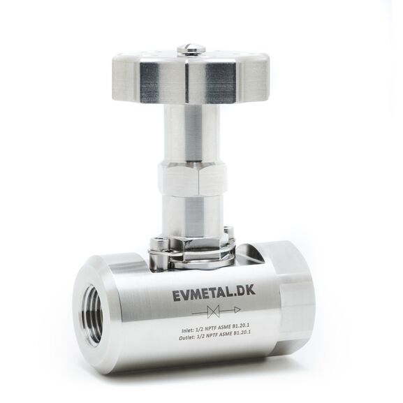 Needle valve with lockable handwheel