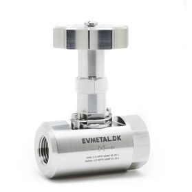 Needle valve with lockable handwheel